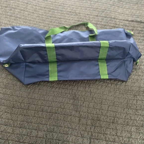 Nautica Blue and Green XL Tote Bag with Zipper - Picture 7 of 7
